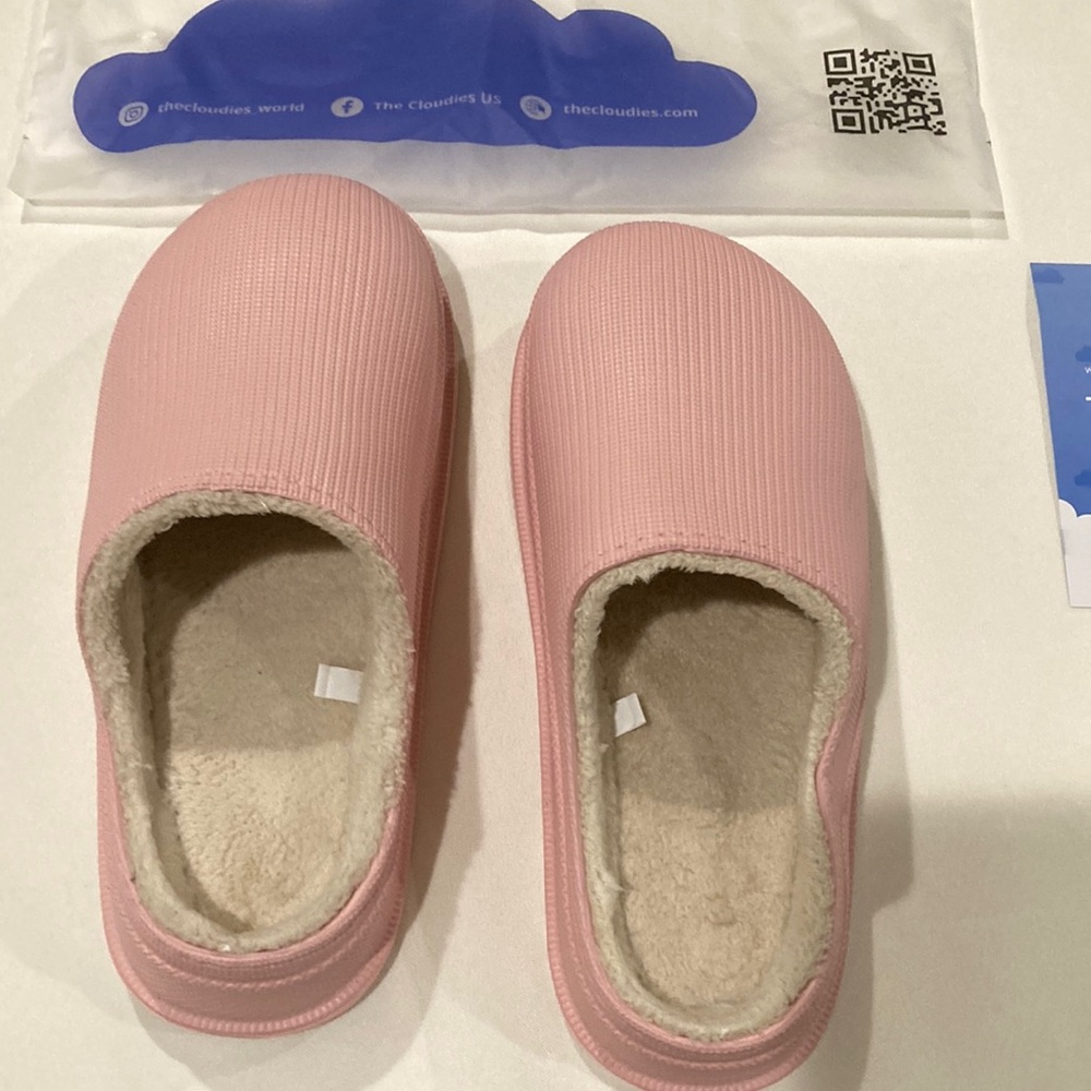 CLOUDIES pink Cozy Slippers